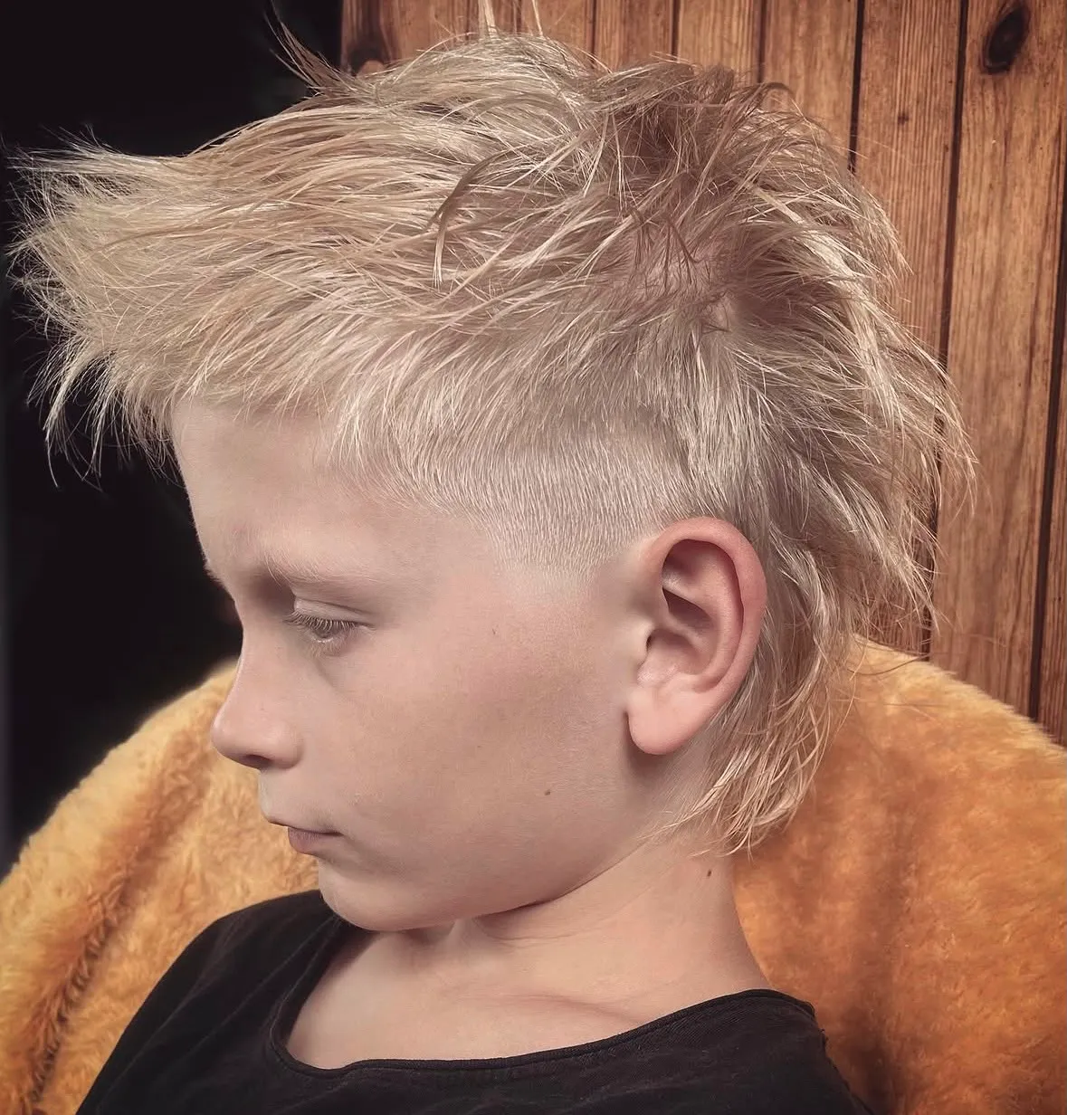 Moderní dětský střih, platinová blond
